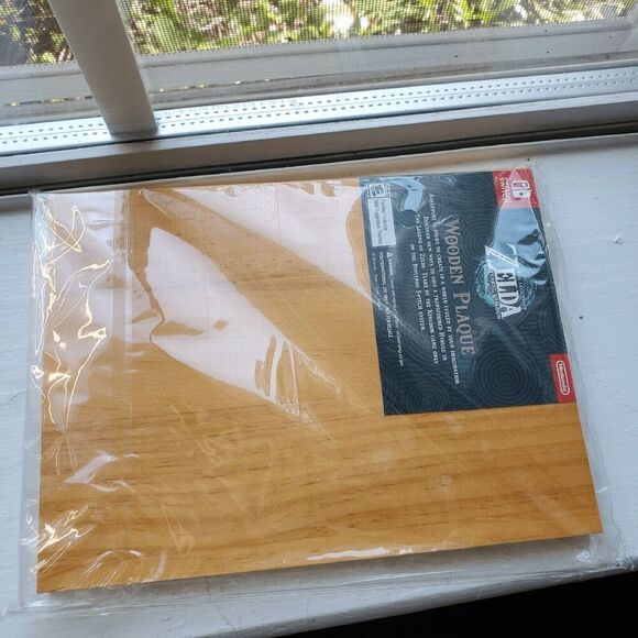 NEW Legend Of Zelda Tears Of The Kingdom Wooden Plaque Game Stop - Picture 2 of 2